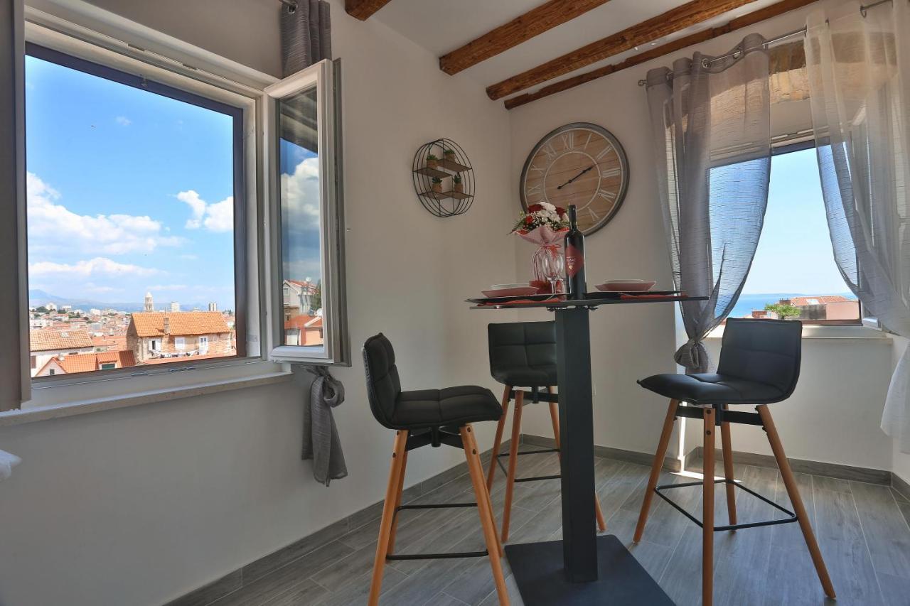Apartments Angela With Old Town View Split Exterior foto
