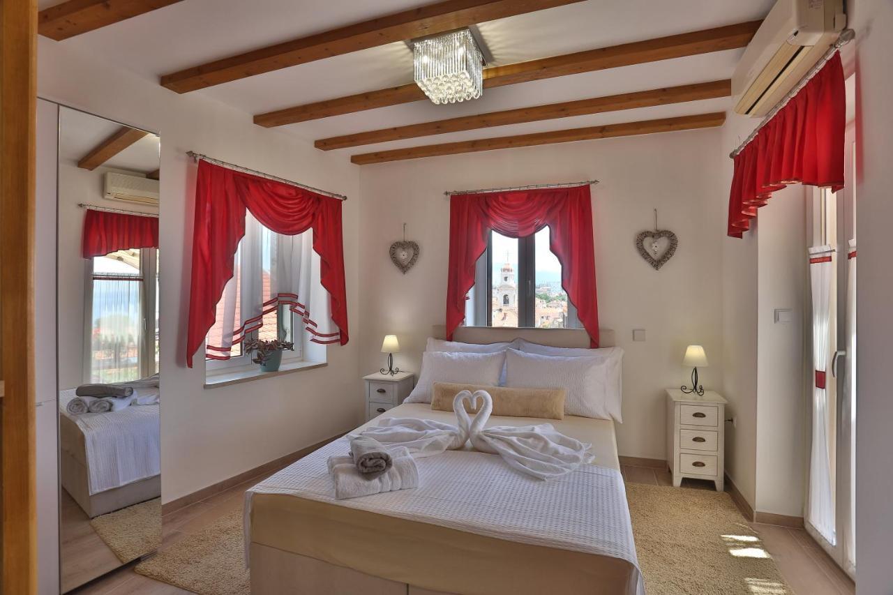 Apartments Angela With Old Town View Split Exterior foto