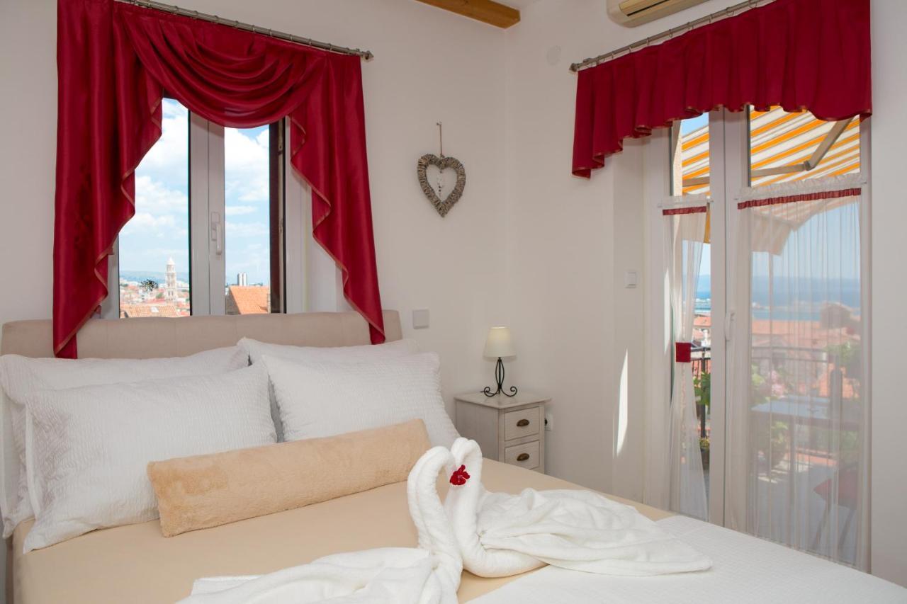 Apartments Angela With Old Town View Split Exterior foto
