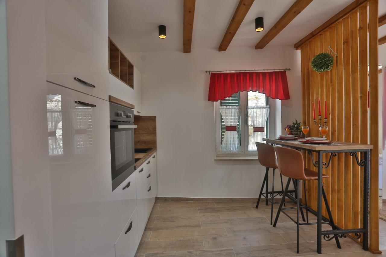Apartments Angela With Old Town View Split Exterior foto